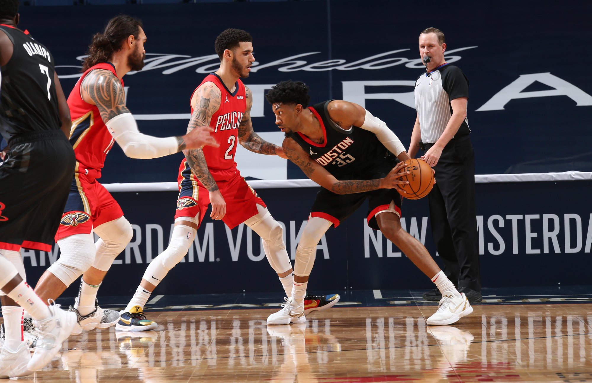 包含从底特律活塞围绕NBA季后赛调整名单到凯恩与60激战澳大利亚队分钟，风云突变洛杉矶湖人今晚止住颓势的词条